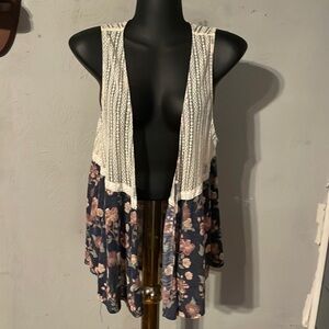 XL Rue 21 blue white lace floral sleeveless open kimono vest cardigan sweater